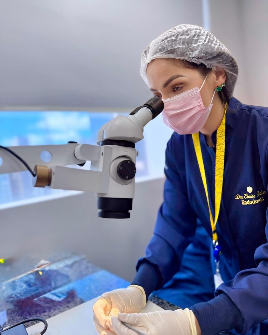 Dra. Elaine na pós-graduação em Endodontia